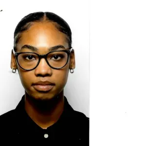 Baby-sitter disponible tous les jours à partir de 15h