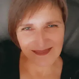 Aide à domicile, Femme de ménage.