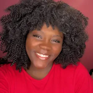 Emprega de limpeza,e assistente de compras.