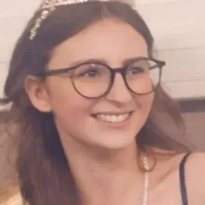 Baby-sitter impatiente de garder vos enfants 