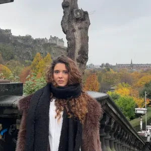 Étudiante donne cours particuliers en anglais