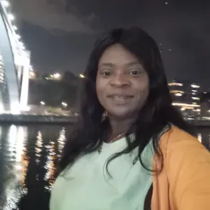 Empregada de limpeza espinho e arredores