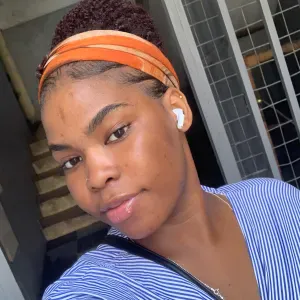 Babysitter com experiência em crianças 