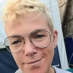 Empleada de limpieza en Adra, con años de experiencia