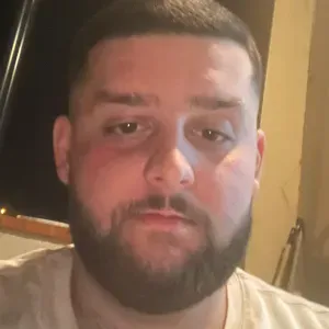 je suis animateur en école maternelle depuis cinq ans