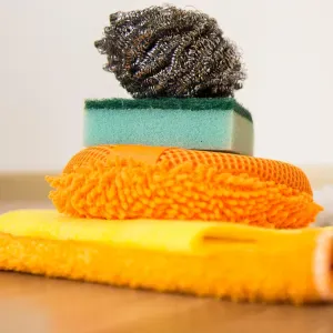 Trabajo de limpieza en Castell d'Aro, Platja d'Aro s'Agaró