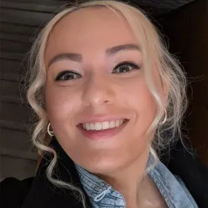 Bilingual English & German speaking babysitter 