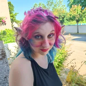 Jeune femme disponible pour aider