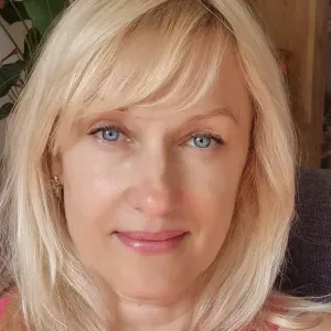 Ukrainienne  professeur expérimenté qui parle trois langues