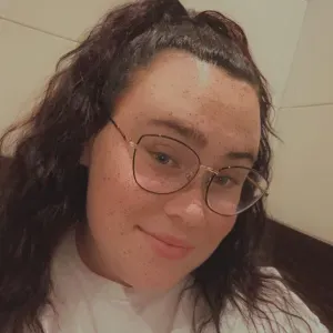 Odpowiedzialna opiekunka do dzieci 