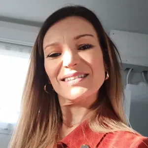 Femme de menage harnes expérimenté 