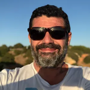 procura-se uma empregada doméstica em