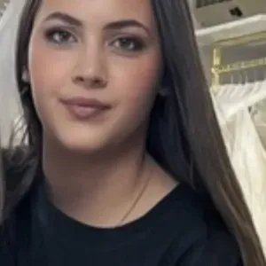 Femme de ménage sérieuse au teil