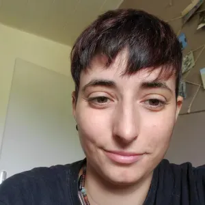 Baby-sitter fun, manuelle et patiente.