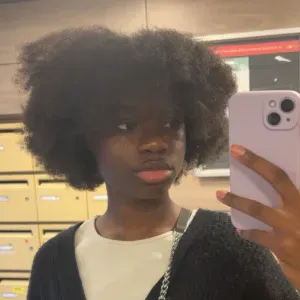 Baby-sitter disponible à Nantes