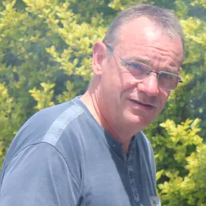 Garde de chien dans une maison avec jardin à Colligny.