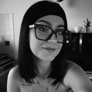 Petsitter douce et fiable pour vos compagnons