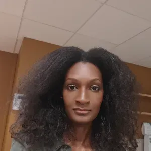 Baby-sitter expérimenté véhiculée