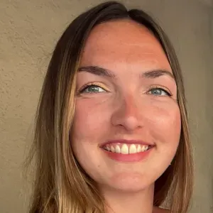 Baby-sitter expérimentéee et éducatrice spécialisée