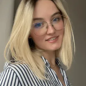 Baby-sitter disponible en semaine et certains week-ends 