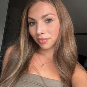 Baby-sitter sérieuse et attentionnée disponible en semaine ✨