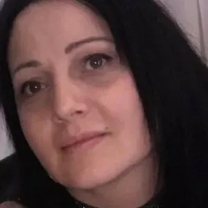 Addetta alle pulizie e in fabrica a Pesaro