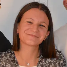 Baby-sitter fun et pleine de créativité