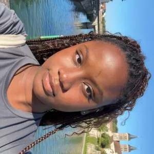 Baby-sitter expérimentée en Île de France 