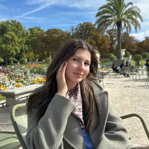 Mit dem Hund spazieren gehen und ihn füttern Vienna