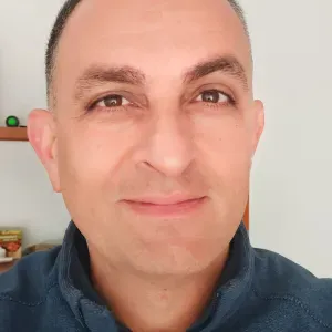 Cuidador de animales domesticos en león