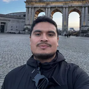 Prof d'espagnol à Paris. Je suis Colombien