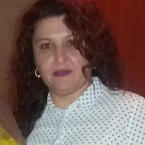 Donna delle pulizie seria e affidabile.