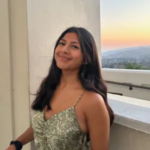 Profesora en Madrid de Matemáticas, Inglés y economía.