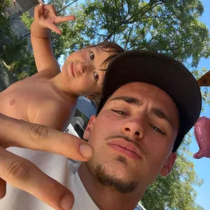 Baby-sitters de 20 ans disponible au alentours de Langon. 