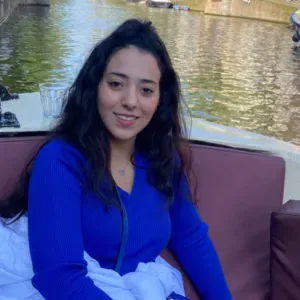 Propose mes services de babysitting avec attention et soin 