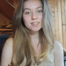 Baby-sitter à l'écoute des enfants et de leurs besoins