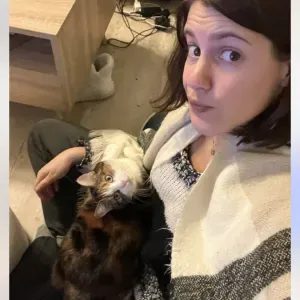 Jeune fille responsable pour votre boule de poil