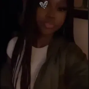 Disponible pour garder vos enfants avec soin et attention !