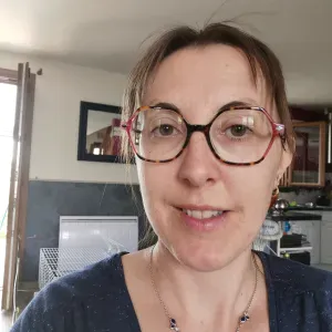 Aide à la personne expérimentée dans la somme