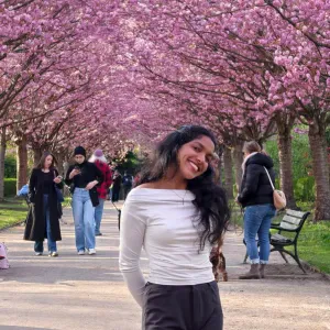 Liebevolle und geduldige Babysitterin mit Erfahrung