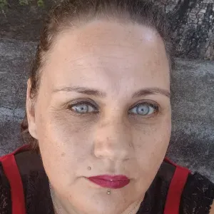 Femme de menage sur le tampon 