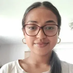 Baby-sitter expérimentée, aînée d'une grande fratrie