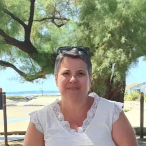 Nounou expérimentée à la recherche d'un poste à Paris!