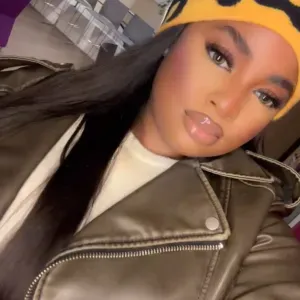 •	Disponible tout l'été et après pour garder vos enfants