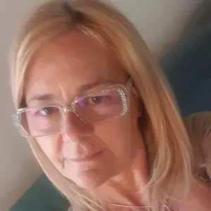 Cerco lavoro pomeridiano come donna delle pulizie a Pisa