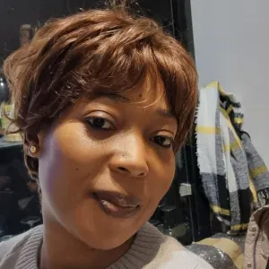 Garde d'enfants expérimenté disponible de suite