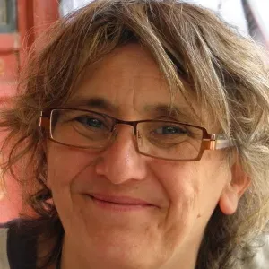 personne pour les baies vitrées  