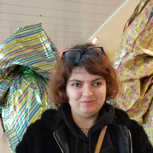 Giovane assistente alla persona per attività del quotidiano 