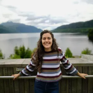 Tomo conta de animais de estimação ou de quinta