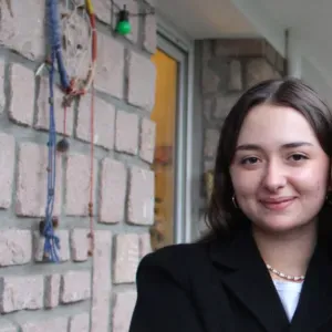 Étudiante proposant de l'aide aux devoirs 